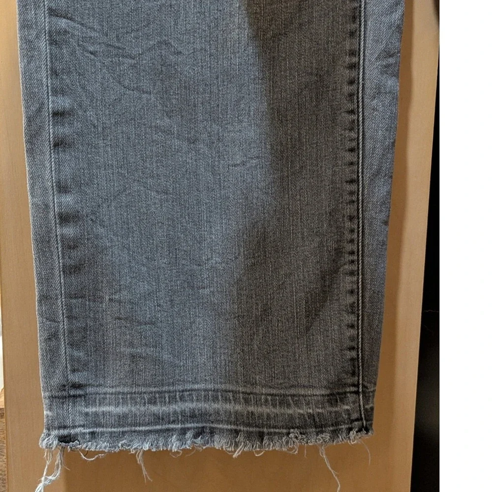 Uniqlo Jeans Womens Sz 23 Gray High Rise Wide Straight Raw Hem Denim Boho Grunge